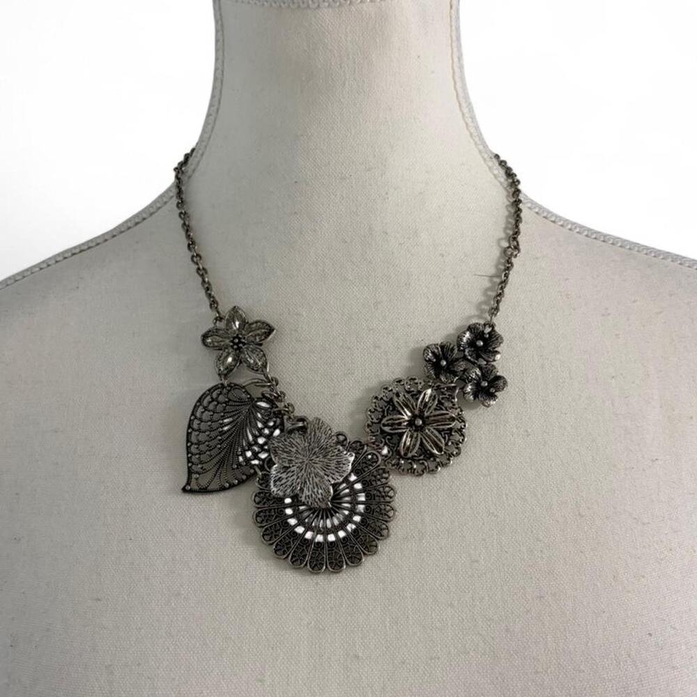 Premier Designs Vintage Staple Pieve Silver Necklace Botanic